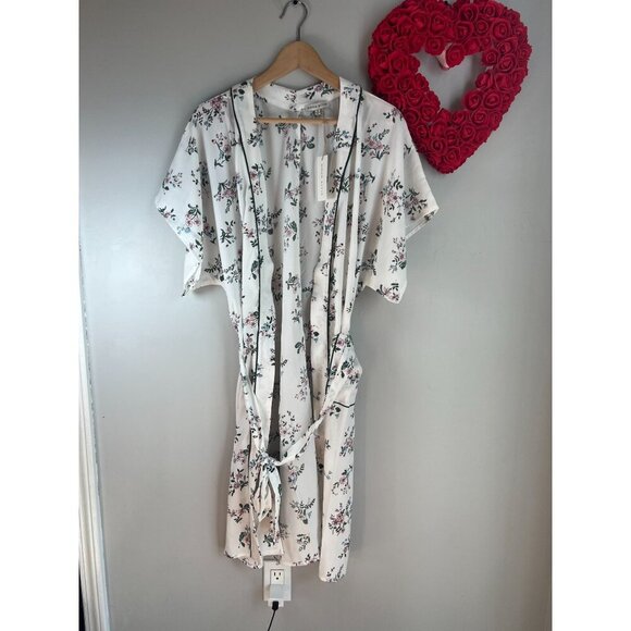 Moon River by Anthro Floral Short Kimono Sleeve Robe Medium White Waist Tie - Picture 1 of 10